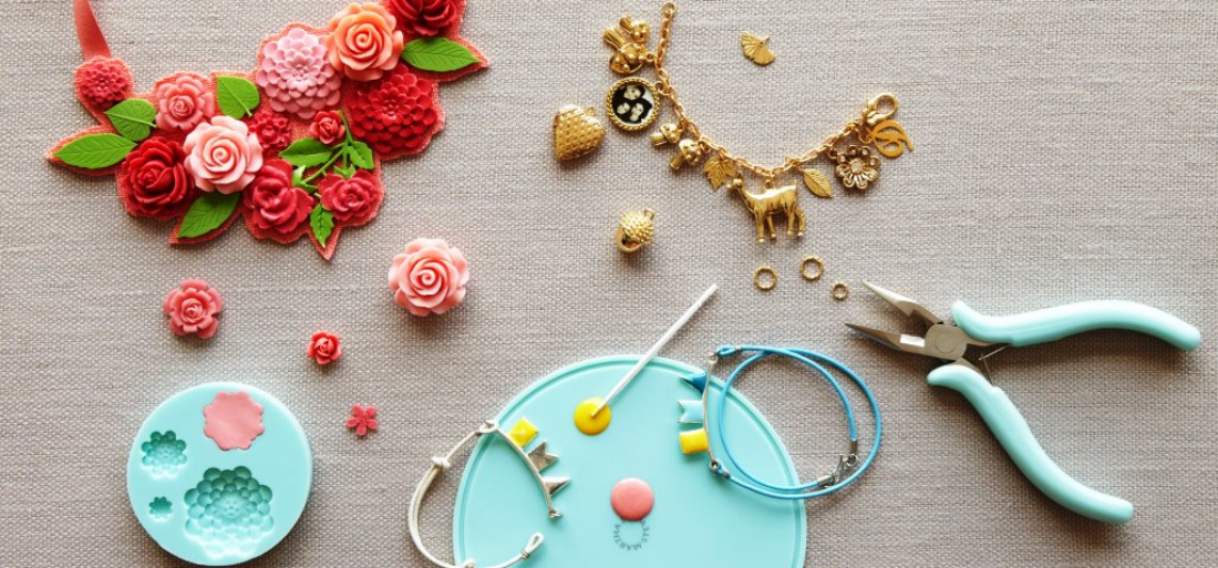 &Chi;&epsilon;&iota;&rho;&omicron;&tau;&epsilon;&chi;&nu;ί&epsilon;&sigmaf;